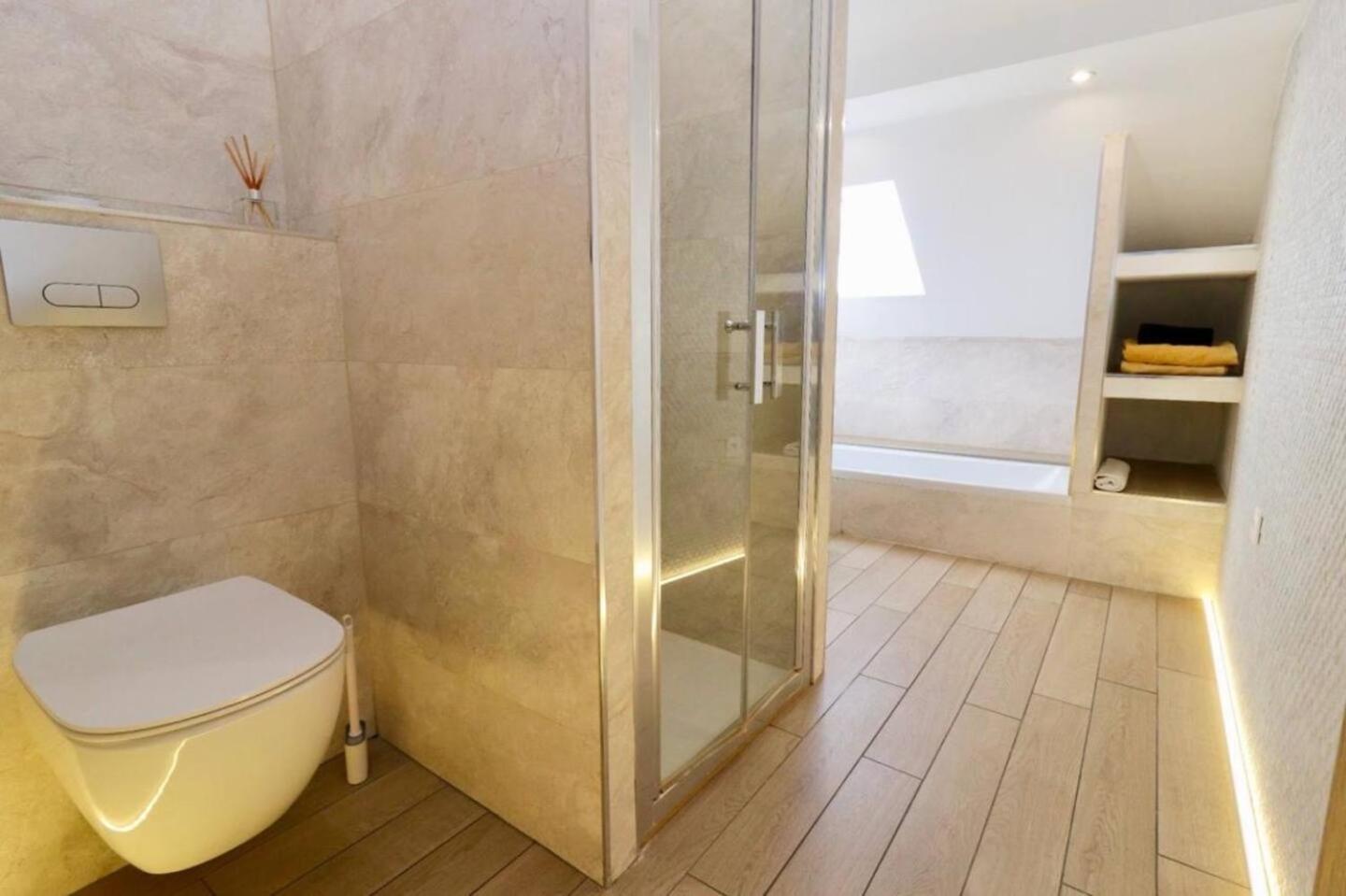 شقة Duplex 120M2 Terrasse Vue Sur نيم المظهر الخارجي الصورة